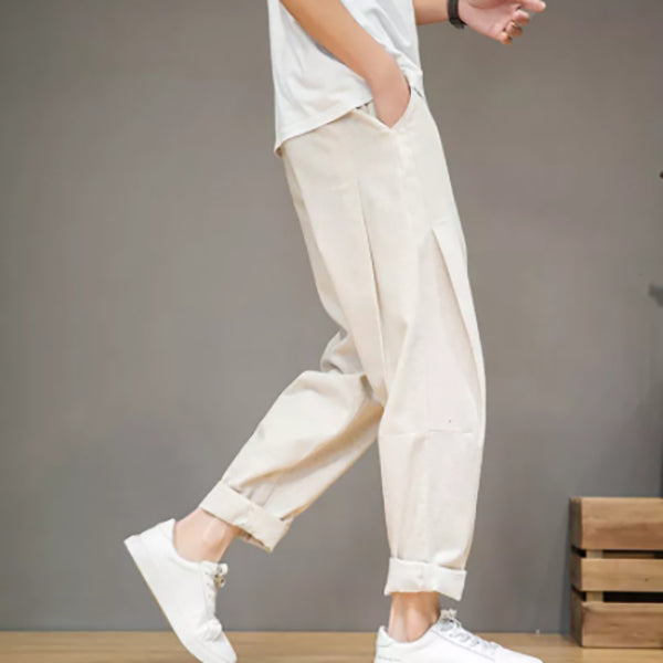 Men's casual trousers in cotton and linen.