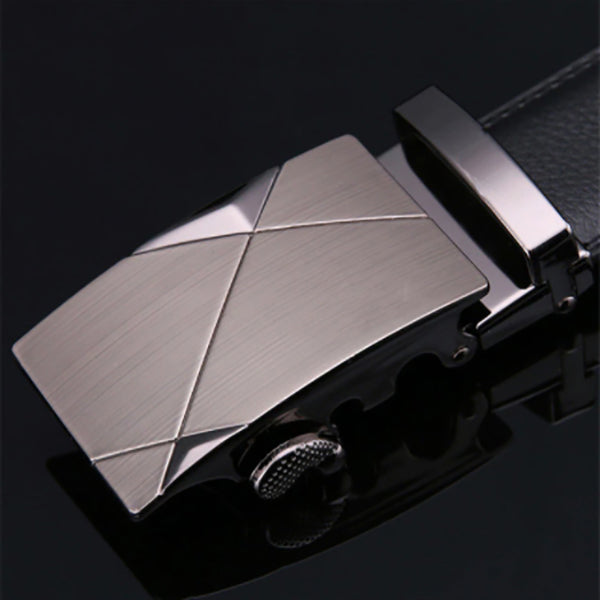 Fashionable men's belt made of 100% genuine leather. High quality metal automatic buckles.