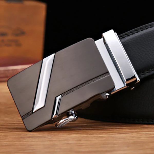 Luxurious men's belts made of high quality genuine leather.