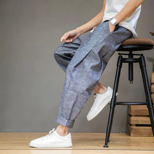 Men's casual trousers in cotton and linen.