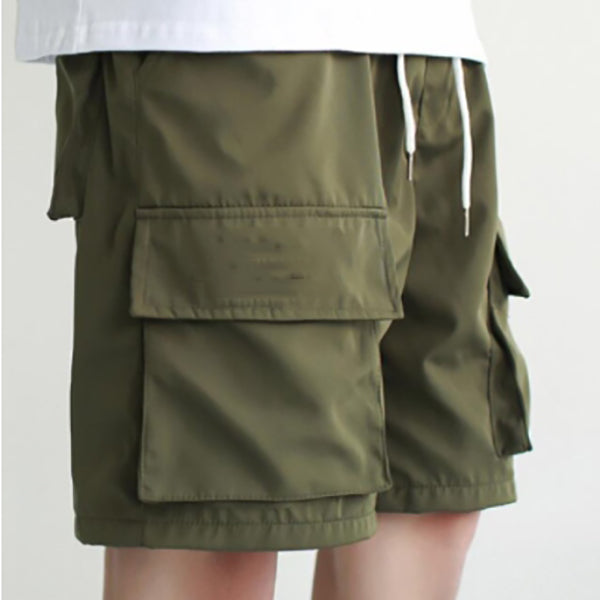 Shorts with multiple pockets and elastic at the waist