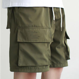 Shorts with multiple pockets and elastic at the waist