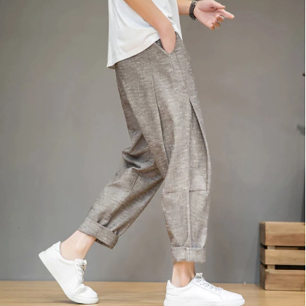 Men's casual trousers in cotton and linen.