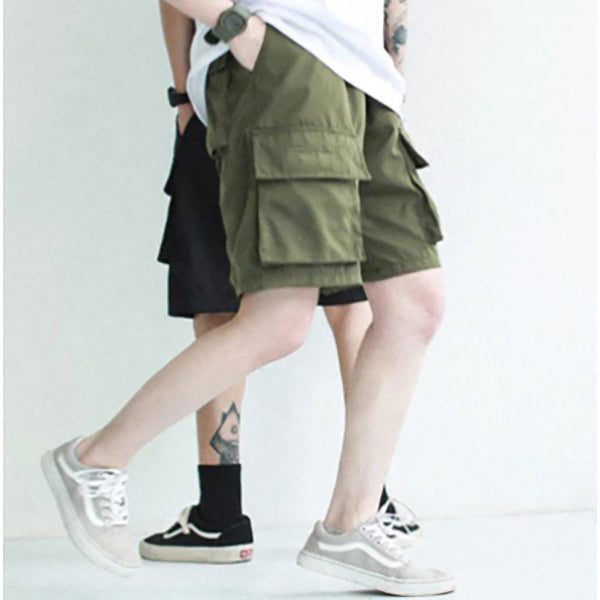 Shorts with multiple pockets and elastic at the waist